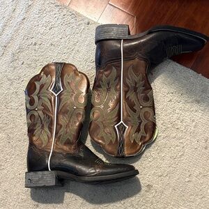 Ariat Olive and Black Leather Detail